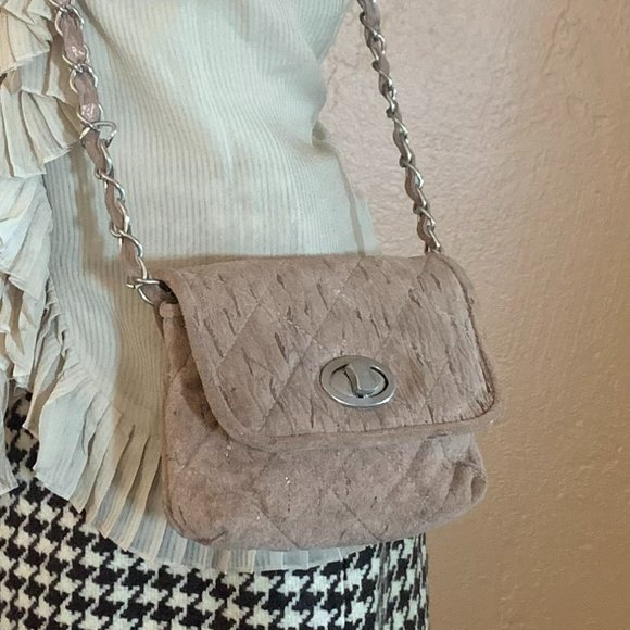 Donna Adoratta Suede Small Chain Crossbody Quilted Bag. - Picture 5 of 5